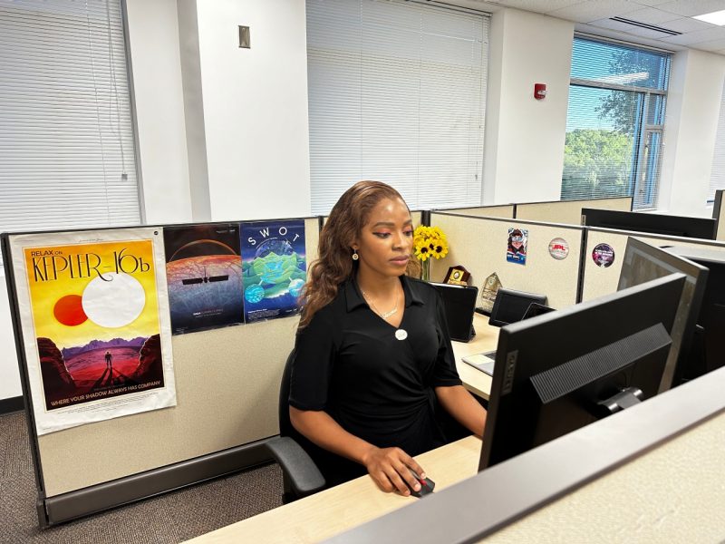 Esther Oyedele working in Dr. HIRS Lab